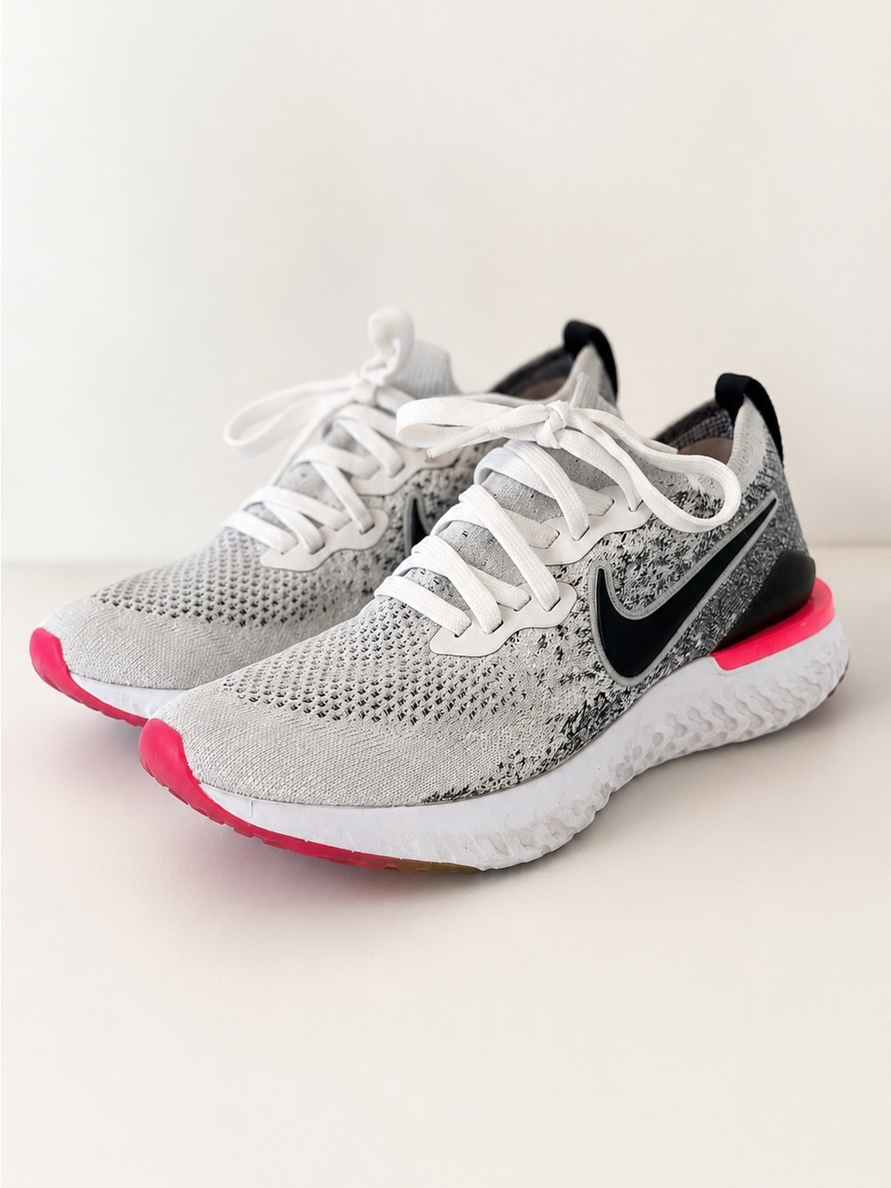 Nike Epic React Flyknit 2 Running Shoes Light Grey Black Pink Women’s 8.5